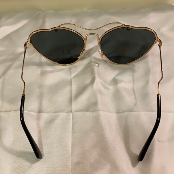 Beautiful Miu Miu Women’s Sunglasses - Picture 3 of 7
